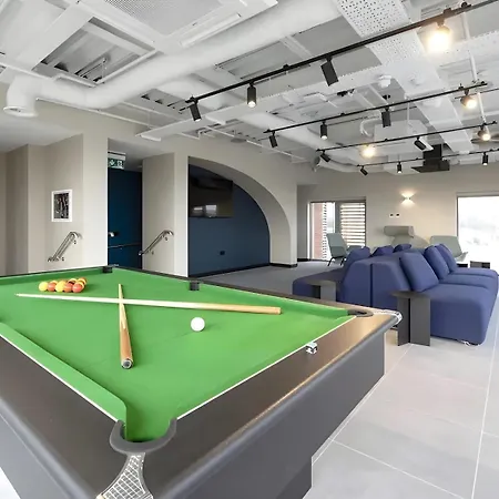 Apartment Terry Frost Budget-friendly Ensuite For Students Only Leeds (West Yorkshire)