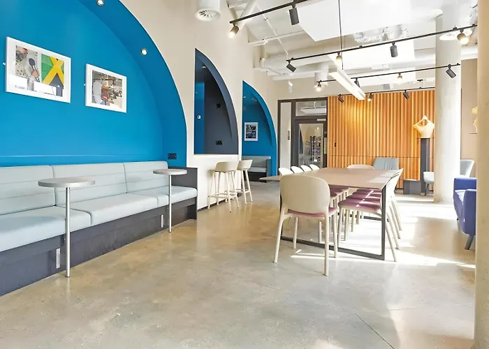 Terry Frost Budget-friendly Ensuite For Students Only Apartment