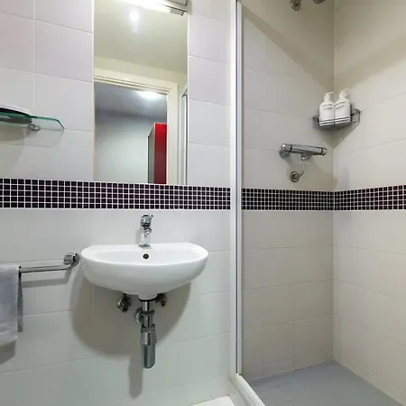Apartamento Terry Frost Budget-friendly Ensuite For Students Only